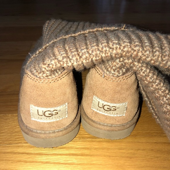 UGG knit boot (barely worn) - Picture 2 of 6